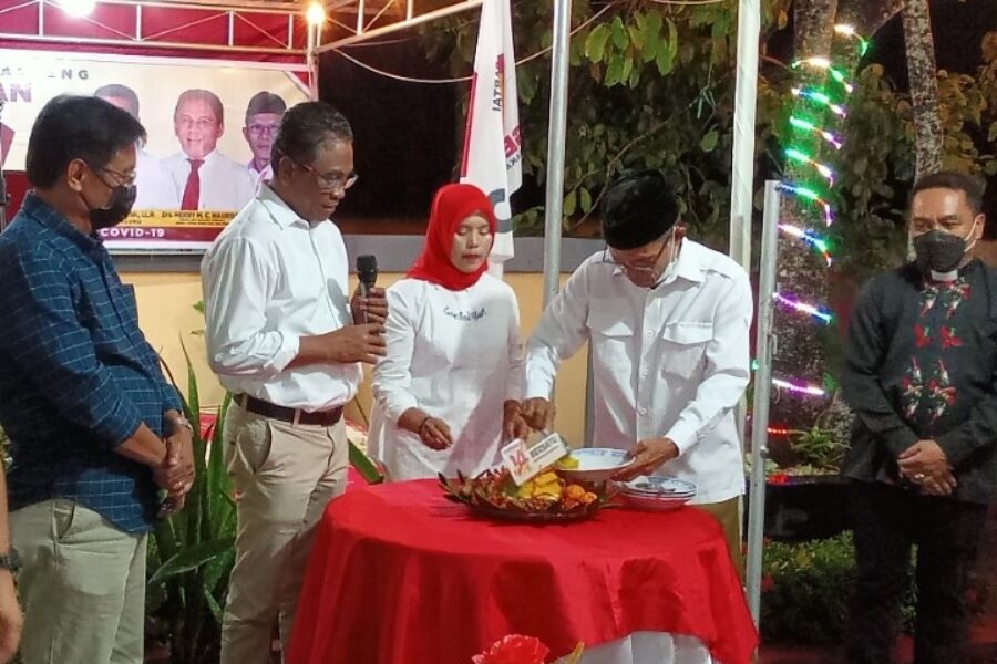 Pemotongan Tumpeng Pada Syukuran HUT Partai Gerindra