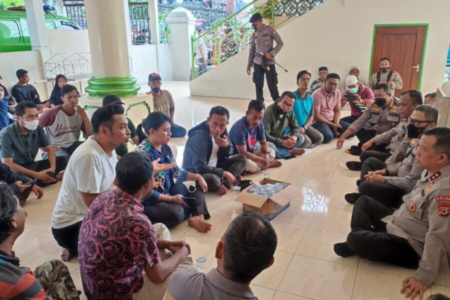 Kapolda Maluku Melakukan Mediasi Dengan Masyarakat Negeri Batu Merah