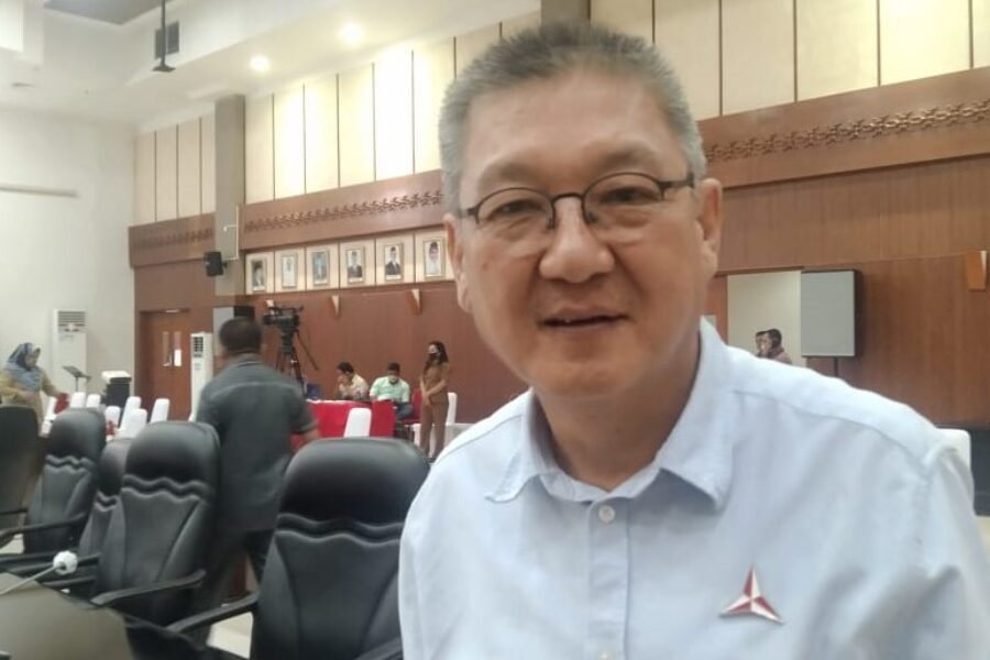 Anggota DPRD Maluku El. Roy Patiasina Dari Fraksi Demokrat