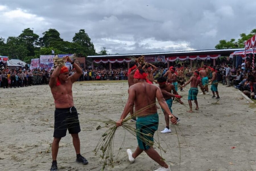 Tradisi Pukul sapu Di Negeri Morela Kecamatan Leihitu Malteng