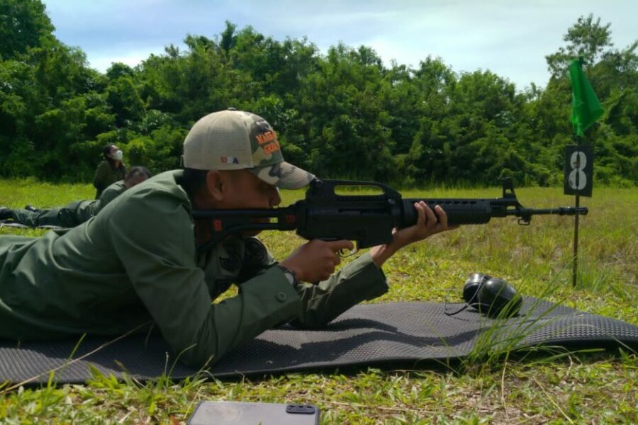 Personil Polhut Balai TNM Ikut Latihan Menembak