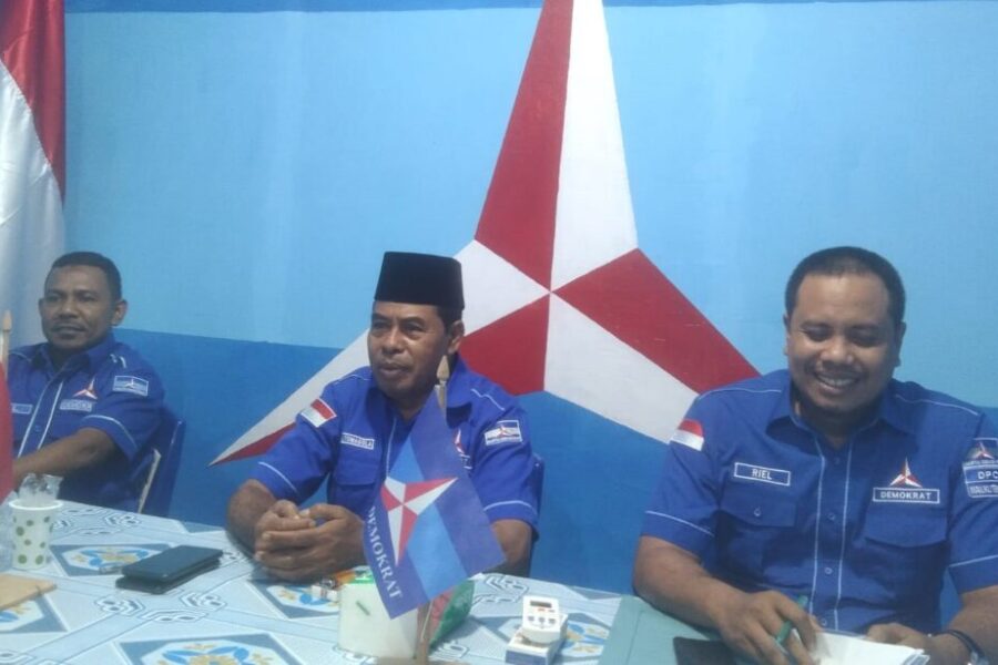 Anggota DPRD Malteng Djailani Tomagola, Memberikan Pernyataan Pers