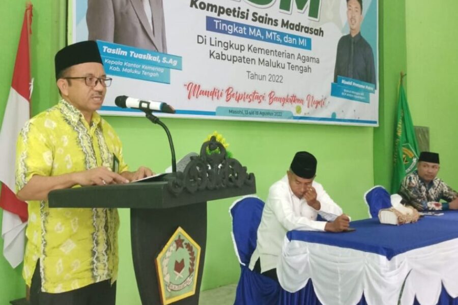 Kepala Kemenag Malteng Taslim Tuasikal Membuka Kegiatan Kompetisi Sains Madrasah