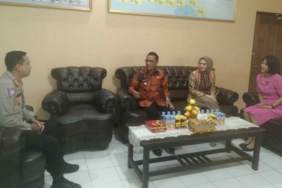 Pejabat Bupati Malteng Muhamat Marasabessy Silaturahmi Dengan Kapolres Malteng