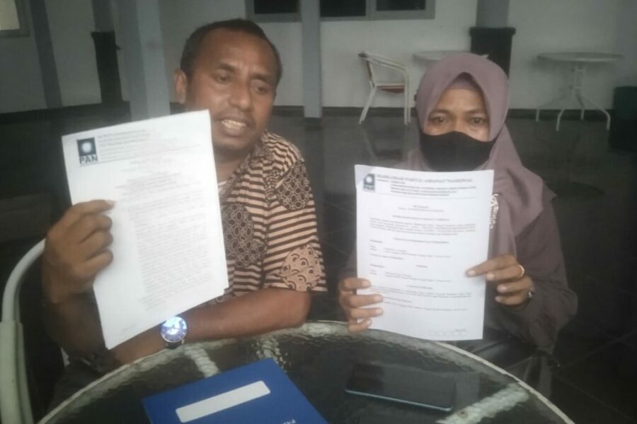 Ketua POK DPW PAN Maluku M.Tahir Karepesina, Didampingi Ny, Nurmiati, Melakukan Konfrensi Pers Terkait SK PAW Terhadap Anggota DPRD Malteng M.Kudus Tehuayo