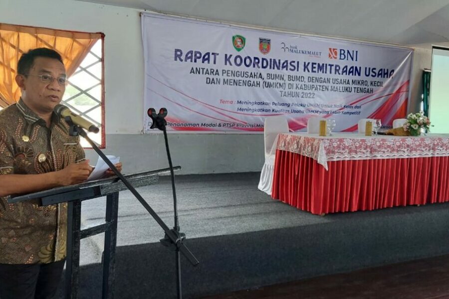 Pejabat Bupati Maluku Tengah Dr. Muhamat Marasabessy, S.P.,S.T.,M.Tech., Membuka Kegiatan Rakor Mitra USaha.
