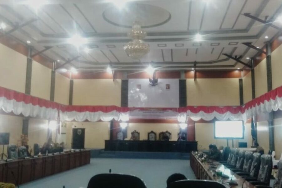 Suasana Rapat Paripurna DPRD Malteng Persidangan I Masa Sidang III, Agenda Penyerahan Surat Masuk