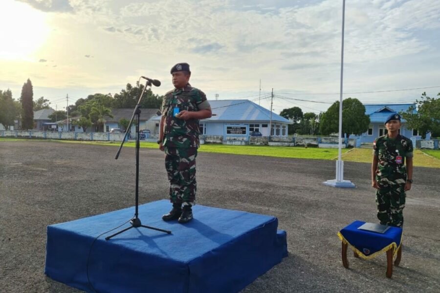 Danlanud Dominicus Dumatubun Letkol Pnb Ruli Surya PS., Memimpin Apel Luar Biasa Dengan Membaca Amanat Kasau TNI Fadjar Prasetyo, S.E., M.P.P. CSFA