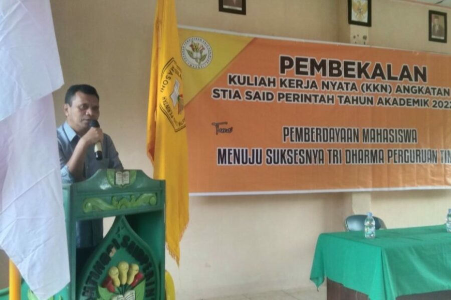 Ketua STIA Said Perintah Masohi DR. H. A. Wattiheluw, S.Sos., M.Si., M.H., Membuka Kegiatan Pembekalan KKN Tahun Akademik 2022-2023 Di Aulah Kampus STIA Said Perintah Masohi
