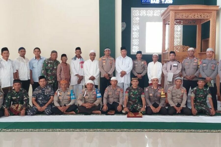 Polsek Banda Kabupaten Maluku Tengah Menggelar Kegiatan Jumat Curhat Presisi Di Masjid Hatta Sjharir Negeri Administratif Nusantara, Dipimpin Kapolsek Banda Iptu Ridwan Sileuw, S.H., M.H.