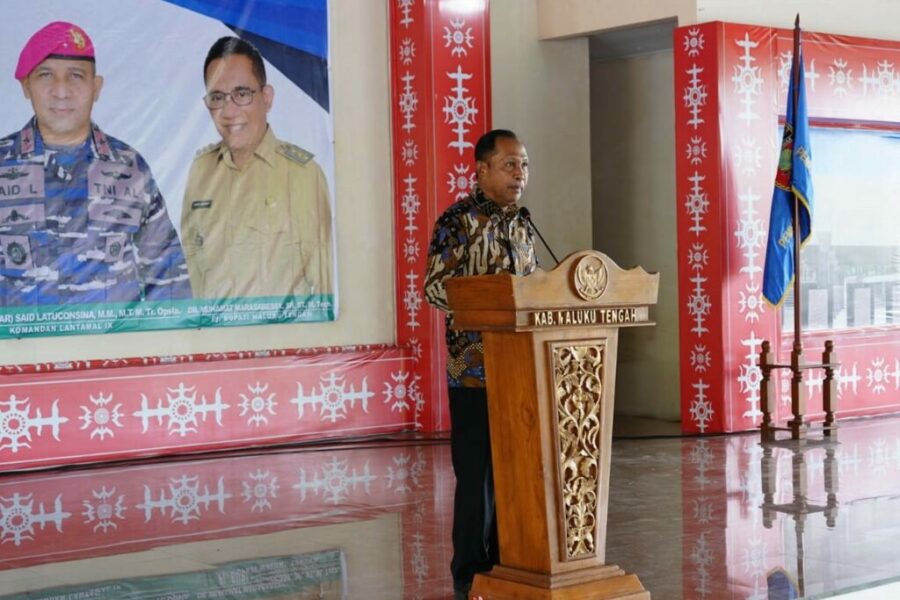 Sekretaris Daerah DR Rakib Sahubawa, Menyambut Dan Memberikan Sambutan Pada Kegiatan Bahkti Sosial Pelayanan Kesehatan Yang Digelar Lantamal IX Ambon Di Masohi
