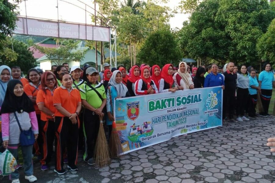 Dinas Pendidikan dan Kebudayaan Maluku Tengah Bersama Kepsek dan Guru Se-Kota Masohi Menggelar Bakti Sosial Menyambut Hardiknas 2 Mei 2023 (1)
