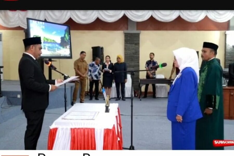 Ketua DPRD Malteng Fatza Tuankotta, ST, Mengambil Sumpah Dan Janji Pergantian Antar Waktu Anggota DPRD Malteng Hj. Nurmiati La Abusaleh Menggantikan M. Kudus Tehuayo (1)