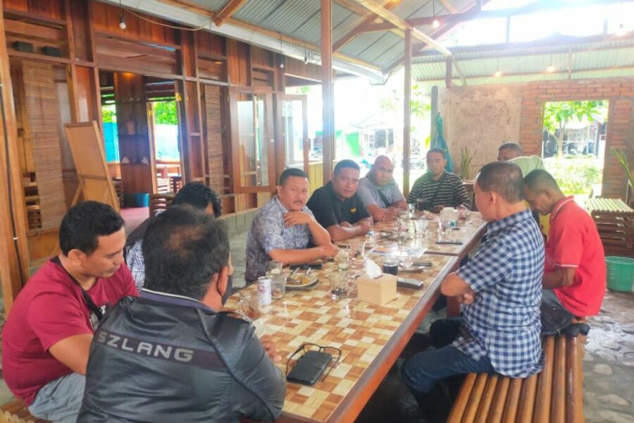 Ketua Bidang OKK PWI Provinsi Maluku Mocthar Touwe Bersilaturahmi Dengan Anggota PWI Maluku Tengah (1)