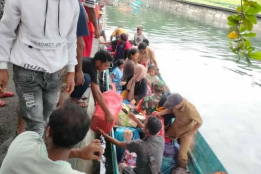 Akibat Jembatan Wae Kawa Noa Putus, Masyarakat Kecamatan Tehoru dan Telutih Menggunakan Sarana Transportasi Laut Untuk Menjawab Kebutuhan Transportasi