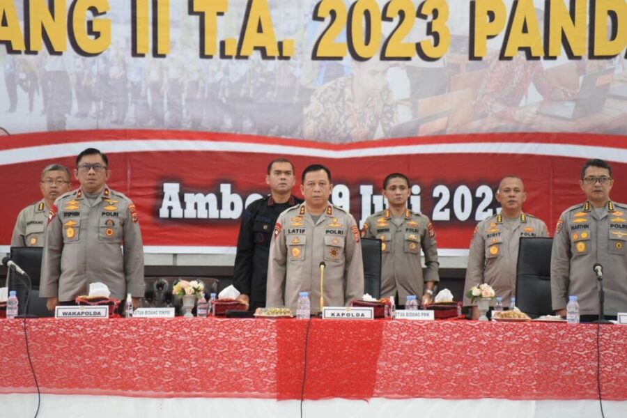 Kapolda Maluku Irjen Pol Lotharia Latif, Dan Jajarannya Menyampaikan Kelulusan Seleksi Bintara Polri Tahun 2023