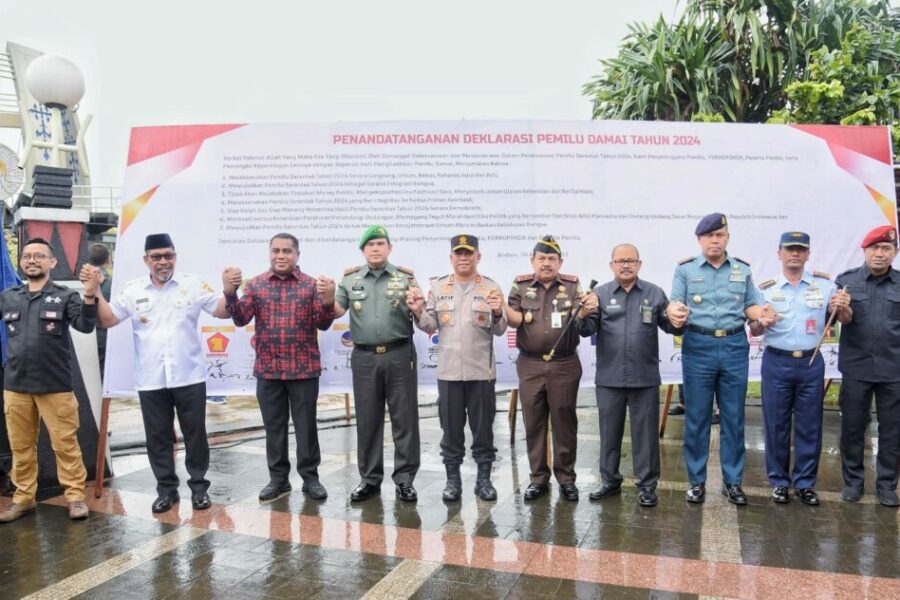 Deklarasi Pemilu Damai Provinsi Maluku Oleh Ketua KPU, Anggota Forkopimda dan Tokoh Masyarakat