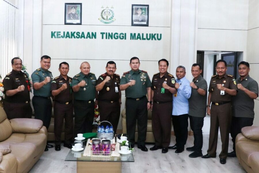 Pangdam XVI Pattimura Silaturahmi Ke Kajati Maluku