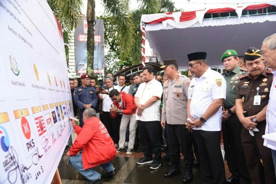 Penandatanganan Deklarasi Pemilu Damai Oleh Forkopimda Maluku, KPU dan Partai Politik