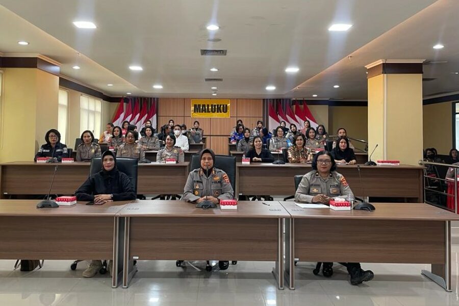 Polwan Polda Maluku Ikut Webinar Nasional