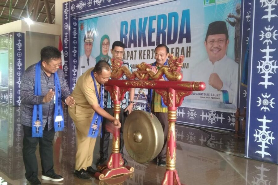 Pembukaan Rapat Kerja Daerah Perpamsi Maluku Oleh Pj Bupati Malteng Rakib Sahuba, Bersama Ketua Perpamsi Pusat H. Lalu Ahmad Zaini