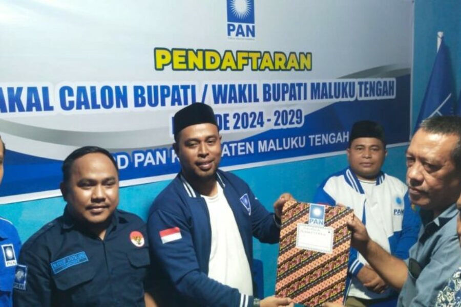 Perwakilan IR Mengambil Formulir Bacalon Bupati Malteng Di Partai Demokrat, PKB Dan PAN Malteng
